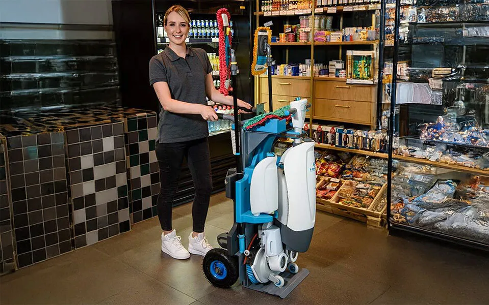 I land S in a Supermarket cleaning