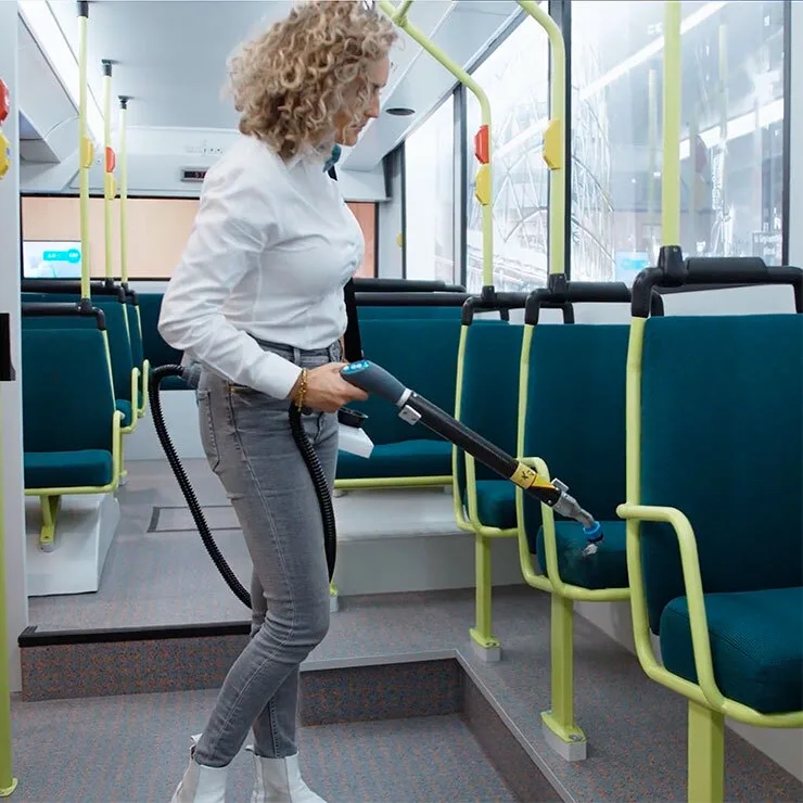 i-remove mini cleaning the bus